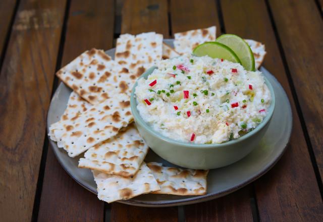 Riche en saveurs et rapide à préparer, ces rillettes au crabe, chèvre frais et citron vert seront parfaites à servir pour l’apéro