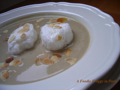 Velouté de Châtaignes et Meringues pochées aux Cèpes, comme une île flottante