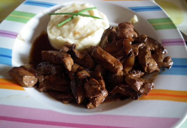 Foie de bœuf aux oignons caramélisés et Montbazillac