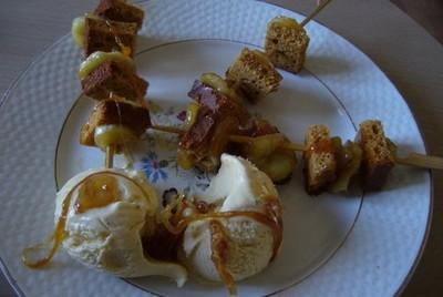 Brochettes de banane, pain d'épice, au vinaigre basalmique