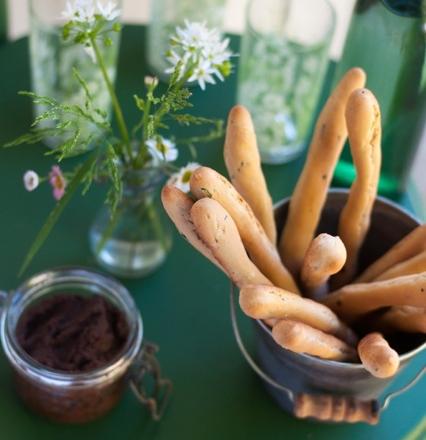 Gressins au petit épeautre, thym et tahin