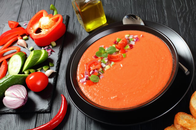 L'astuce secrète du chef étoilé Eric Frechon pour donner un goût incroyable à votre gaspacho