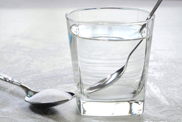 Ce que ce médecin recommande d'ajouter d'urgence à votre eau pour faire face aux fortes chaleurs