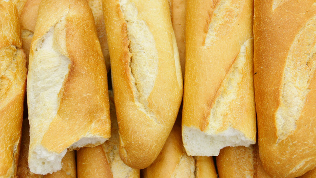 Comment ramollir du pain dur ?