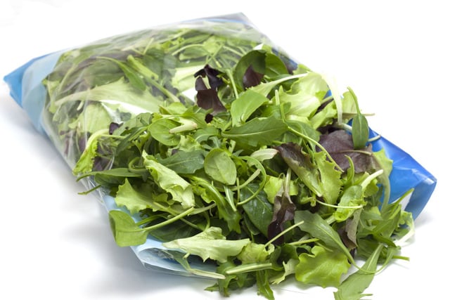 Rappel de salades en sachet : quelle marque est concernée et que risque-t-on ?