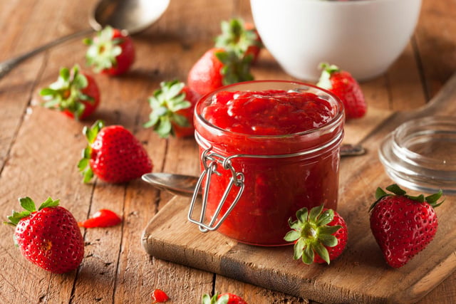 “Moi j’aime les confitures peu sucrées respectant le goût plein fruits” : la méthode de Stéphanie Le Quellec pour réussir la confiture de fraises parfaite