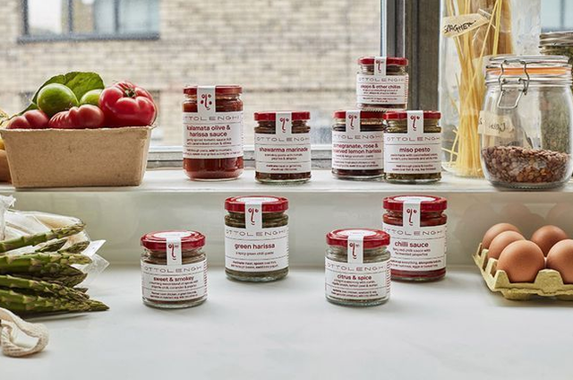 Sauces, harissas, épices : le chef au succès mondial Ottolenghi lance enfin sa gamme de produits en France
