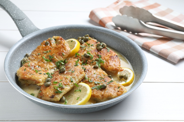 Piccata de poulet au citron : la recette italienne facile et pas chère qui change des blancs de poulet classiques