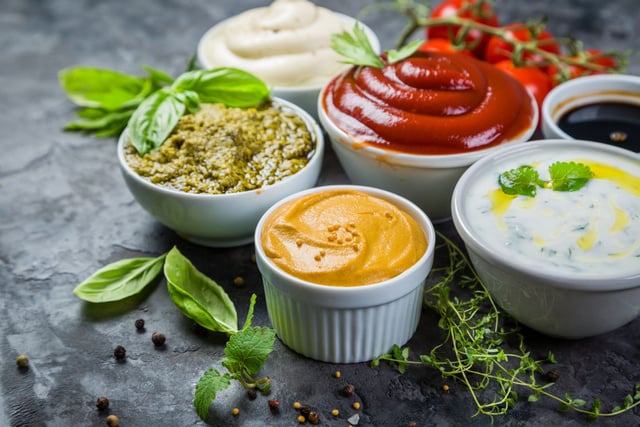 Assortiment de sauces / Adobe Stock
