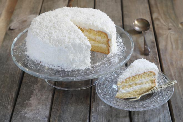 Qui peut résister devant ce layer cake exotique à la noix de coco ? Crédits : 750G