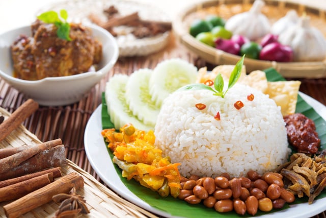 Un nasi lemak, petit-déjeuner typique de Malaisie. AdobeStock