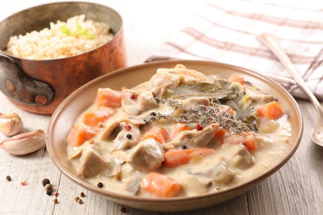 Envie d’un plat réconfortant ? Testez cette blanquette de dinde aux champignons facile et pas chère