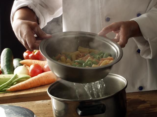 Comment faire pour que les pâtes ne collent pas après la cuisson ?