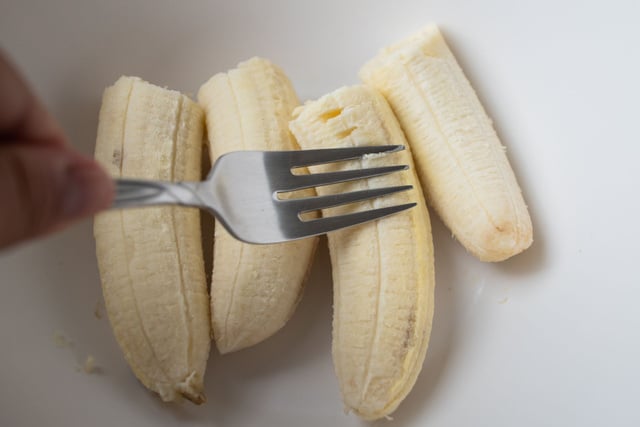 Voici pourquoi il est bénéfique d’écraser la banane avant de la manger