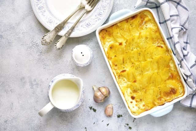 Ajoutez du liquide pour que vos pommes de terre cuisent. Adobestock