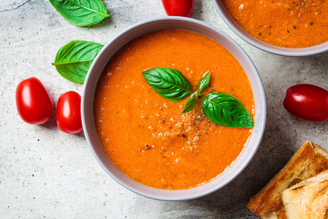 Laurent Mariotte dévoile sa recette de pappa al pomodoro, la soupe italienne anti-gaspi aux tomates et pain rassis