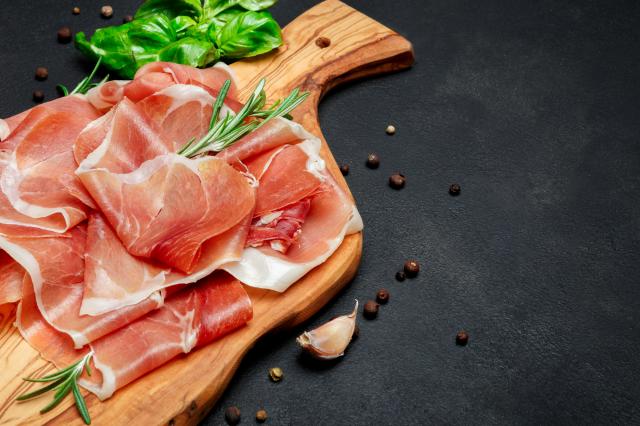 Jambon sec contaminé à la listeria : quels sont les risques ? Adobestock