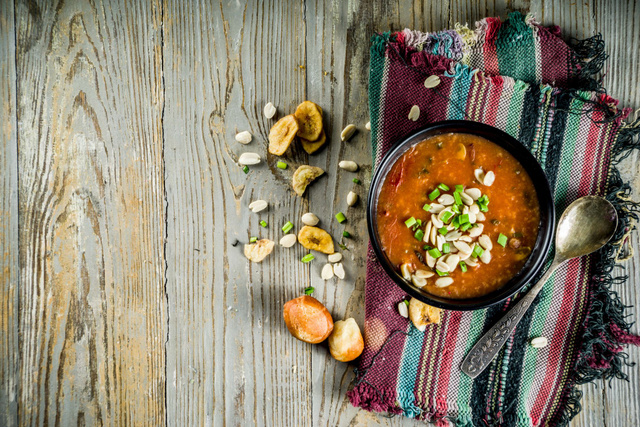 Soupe d'arachide. Adobestock