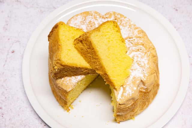 Gâteau de Savoie : comment nos grands-mères obtenaient ce moelleux aérien sans un gramme de levure