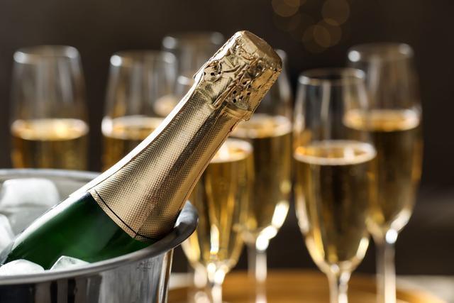 Pour noël, oubliez le champagne, voici 3 alternatives moins chères !
