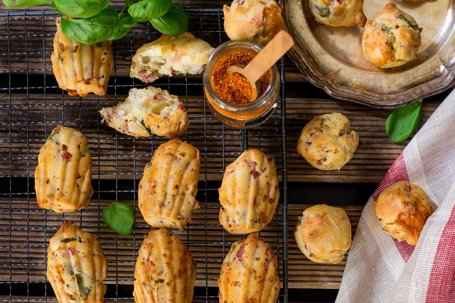 Ces madeleines au bacon fumé, chèvre et poivrons rouges vont faire un carton à l’apéro