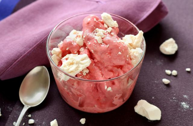 Yaourt glacé à la fraise. Silvia Santucci