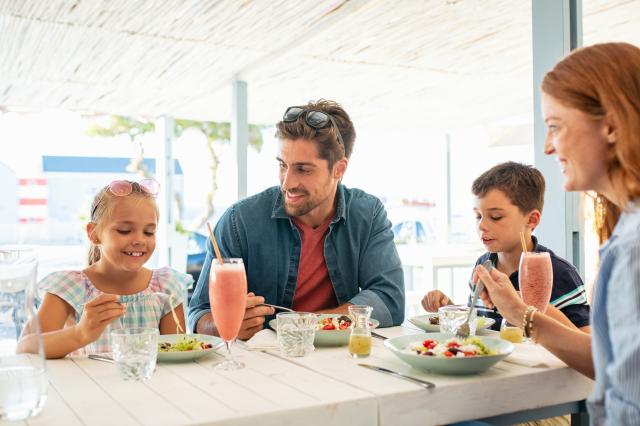 Comment encourager les enfants de 4 à 11 ans à manger équilibré ? Le ministère de la Santé livre ses nouvelles recommandations pour aider les parents