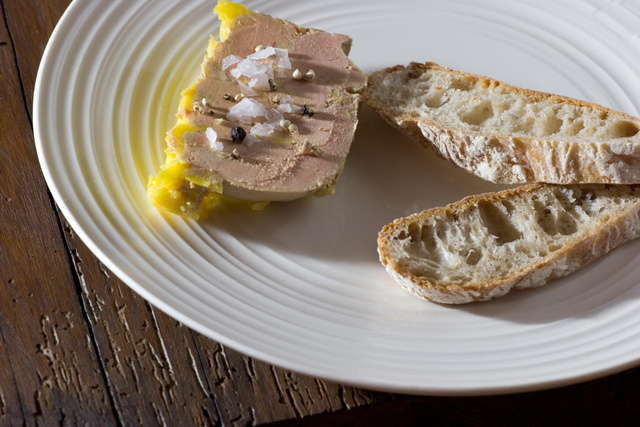 "C’est vraiment ma technique de base" : un lauréat du Meilleur foie gras nous partage ses conseils pour bien l'assaisonner !