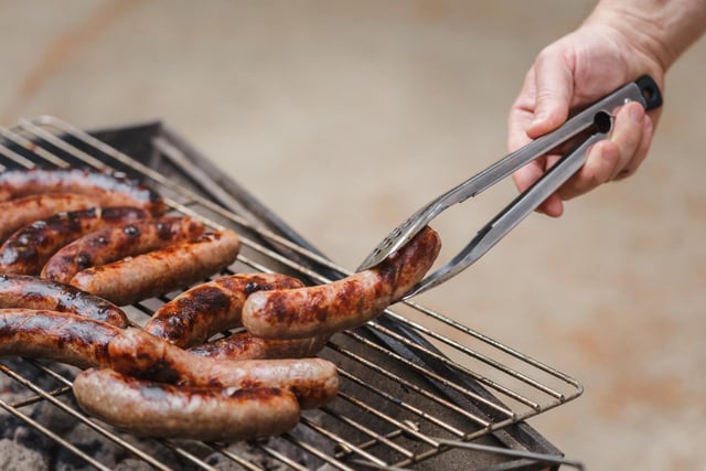 Il ne faut définitivement pas piquer les saucisses au barbecue et c'est la science qui le dit