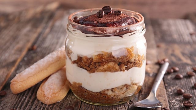 La recette du tiramisu le plus rapide au monde se prépare directement dans un simple verre en 5 minutes