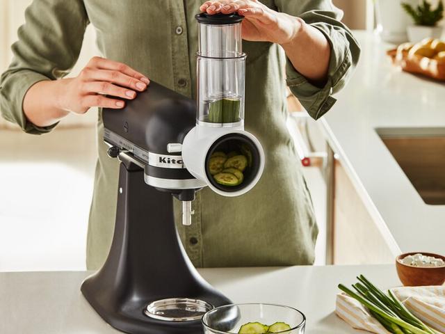 Bon plan KitchenAid : pour l’achat d’un robot pâtissier multifonction Artisan chez Boulanger, recevez un set d’accessoires d’une valeur de 248 € !