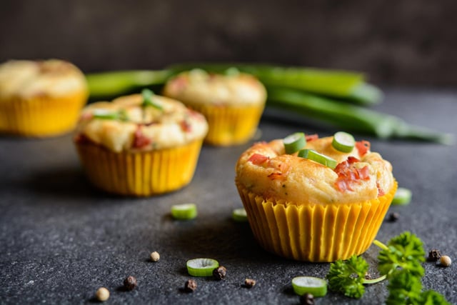 Ni poêle, ni cocotte : ces œufs cuits dans des moules à muffins vont surprendre vos invités pour l’apéro !