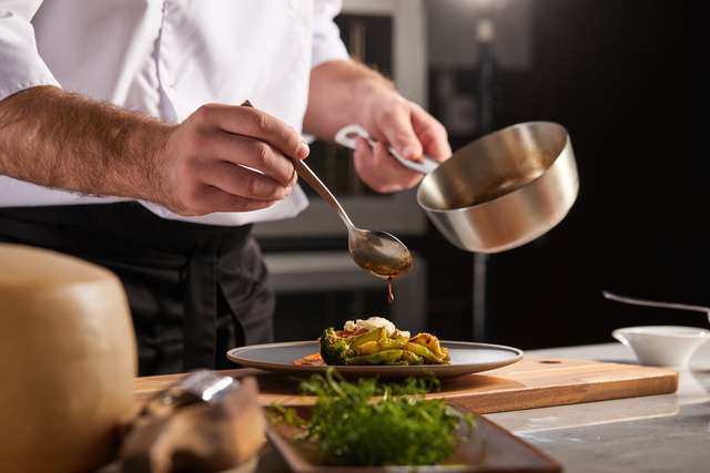 Ce chef est le préféré des Français, mais il est talonné de très près par une autre star de la télé