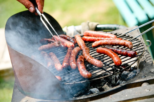Faut-il vraiment piquer les merguez avant de les cuire au barbecue ?