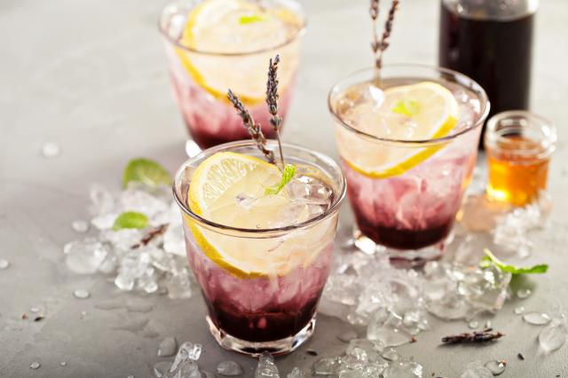 On valide cette idée géniale de cocktail fruité à faire avec un fond de pot de confiture !