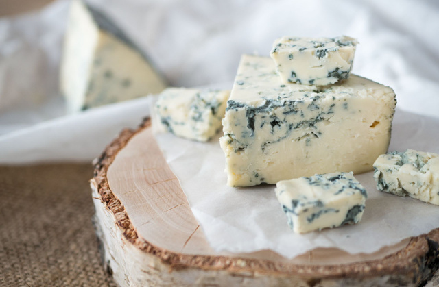 Pourquoi peut-on manger la moisissure du fromage alors qu'elle est habituellement mauvaise pour la santé ?