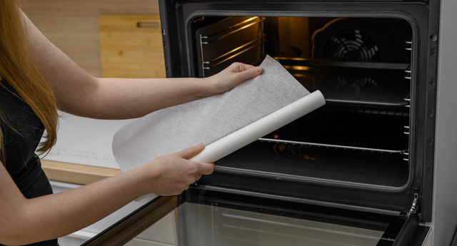 Ce chef dévoile deux astuces pour utiliser le papier sulfurisé autrement qu’au four