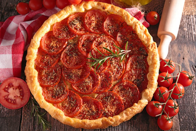 Cette astuce rend votre tarte à la tomate incroyablement goûteuse et sans pâte détrempée