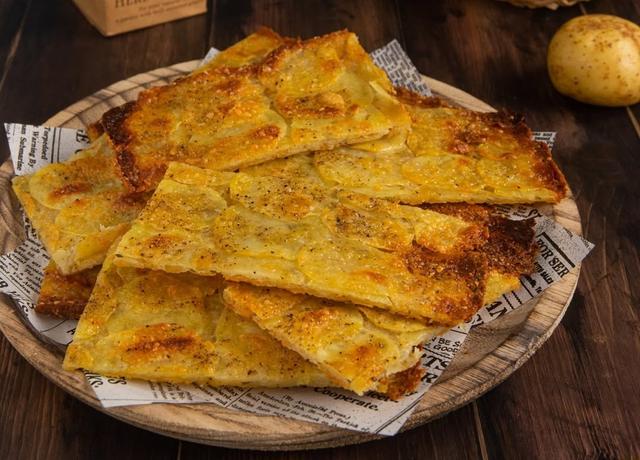 Attention cette recette peut créer de la dépendance : une schiacciata de pommes de terre bien croustillante