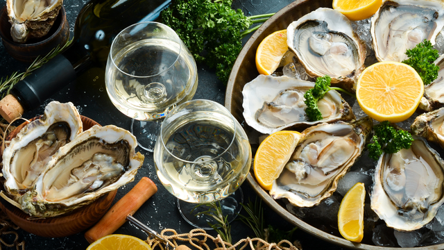 Conseils huîtres : Ouverture, conservation... Tout savoir sur les huîtres pour réussir votre repas de Noël 2025