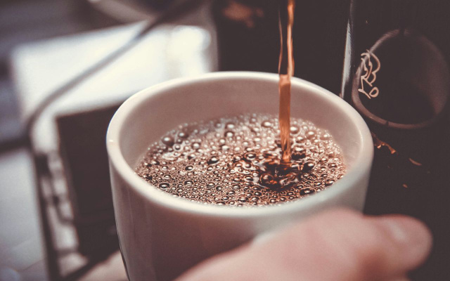 Machine café De’Longhi à moitié prix : Amazon sort le grand jeu mais pour combien de temps ?