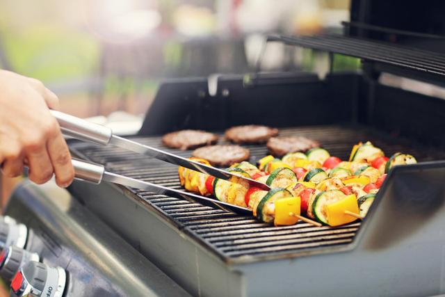 Ce médecin nutritionniste dit oui aux grillades au barbecue mais à condition de respecter cette règle