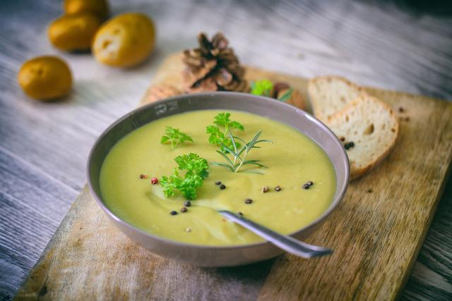 Ne jetez pas vos fanes de radis, cuisinez-les ! - Adobestock 