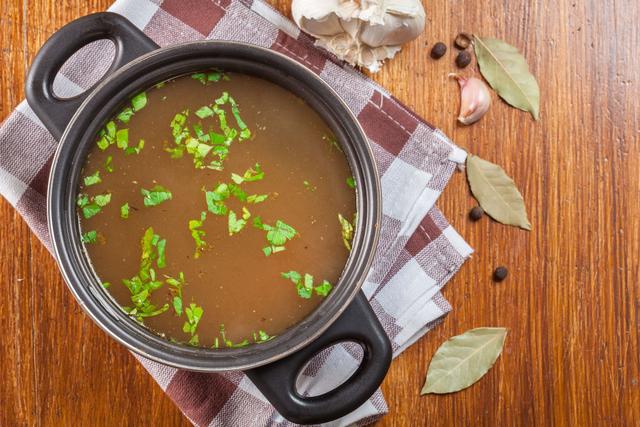 Comment faire un bouillon de volaille maison ?