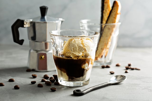 Prêt en 5 minutes : l'affogato-misu, le dessert génial qui va détrôner le tiramisu classique