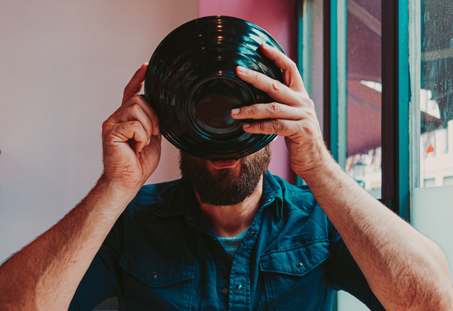 Manger en faisant du bruit - Adobestock 