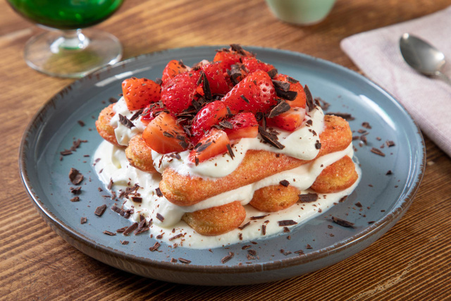“Sans mascarpone, oui c’est possible” : cette diététicienne partage sa recette tiramisu aux fraises très frais et léger
