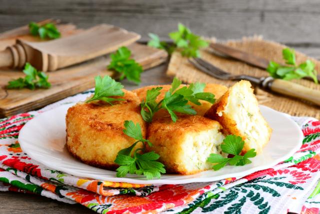 “Validées par ma fille anti-légumes” : ces croquettes de chou-fleur au parmesan feront l’unanimité chez vous !