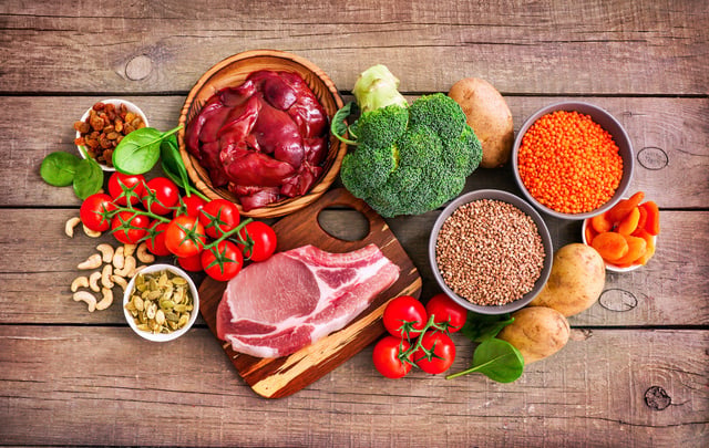 Aliments les plus riches en fer et ceux à éviter : viandes, légumes, poissons & idées de repas