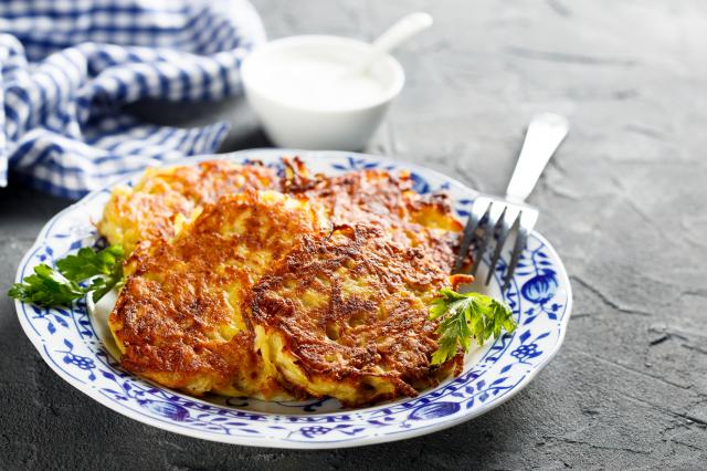 Juan Arbelaez dévoile une recette ultra gourmande de galette de pomme de terre au fromage !